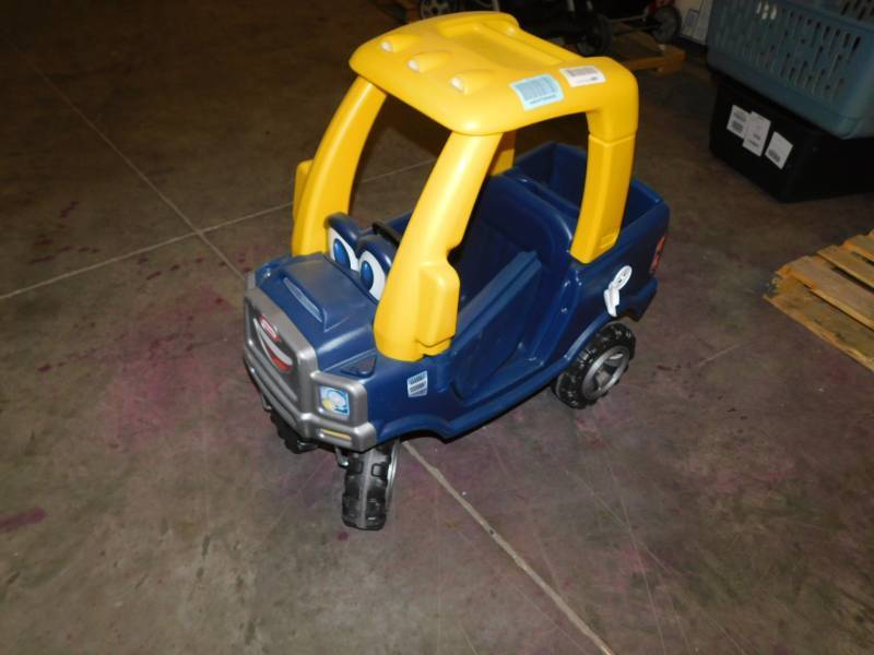 lot 1746 image: Little Tikes Toy Truck