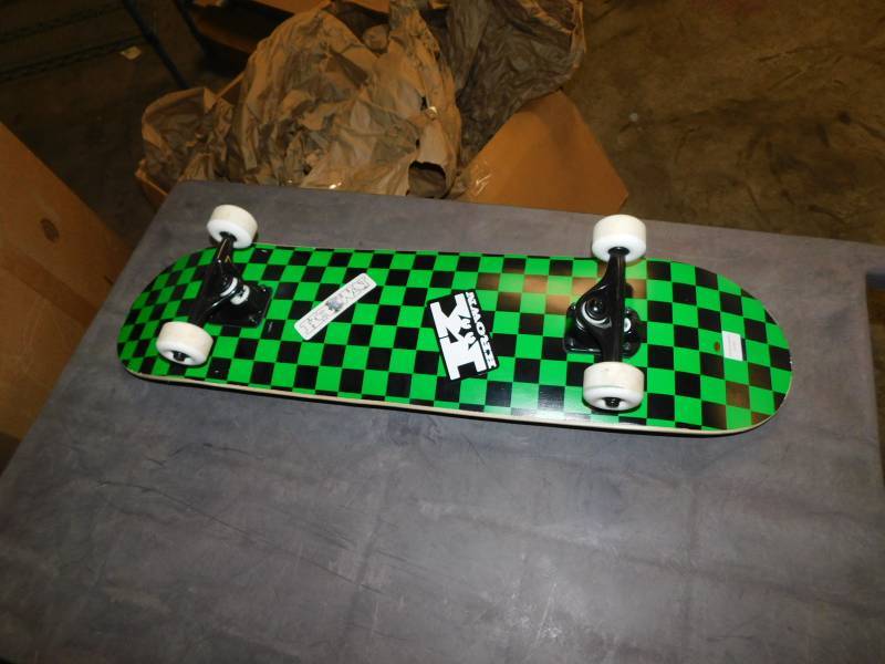 lot 1784 image: Krown Skate Board