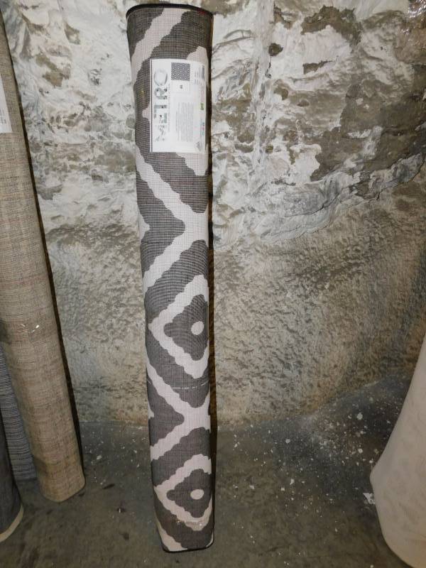 lot 1821 image: Metro Area Rug