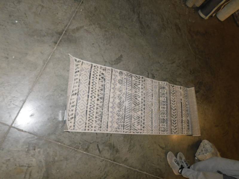 lot 1838 image: Area Rug