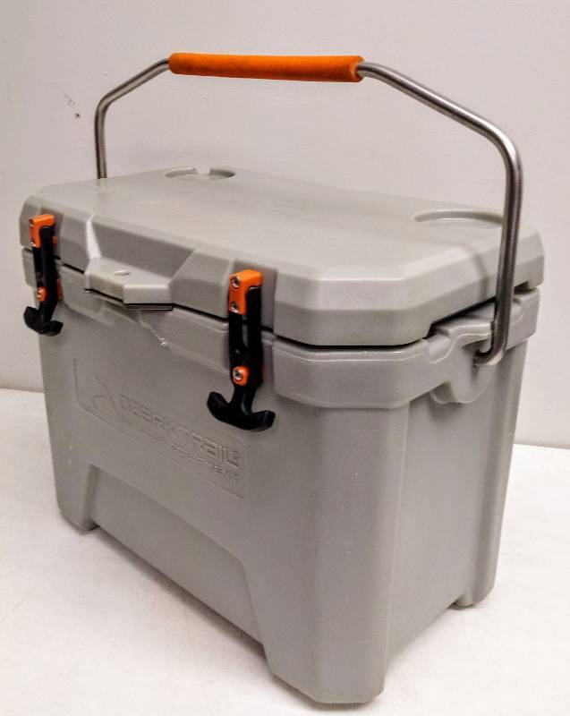 lot 5733 image: YETI Killer- OZARK TRAIL 26-Quart High-Performance Cooler