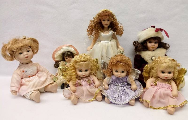 lot 5772 image: Lot of 7 Porcelain Dolls