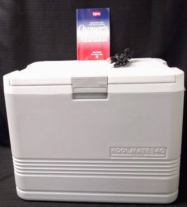 lot 5724 image: Igloo Iceless Thermoelectric 40 Quart Cooler  Works