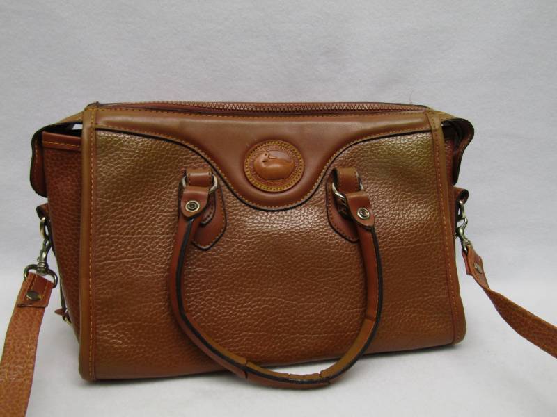 lot 5570 image: Dooney and Bourke Leather HandbagPurse