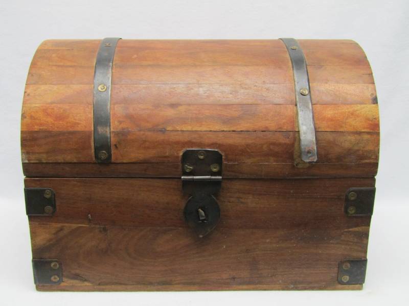 lot 5572 image: Round Top Chest- Small Treasure Type