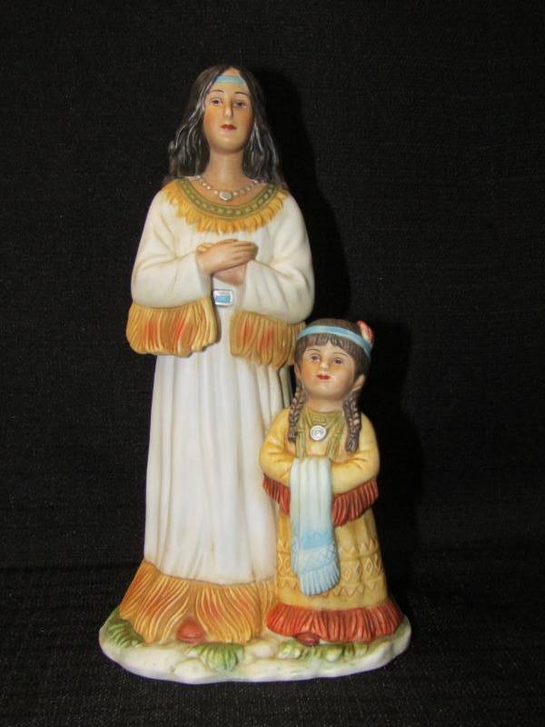 lot 5580 image: Native American Ceramic  Figure- Woman and Child
