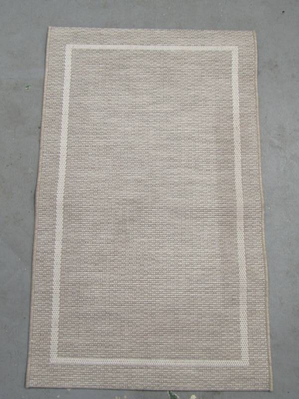 lot 5601 image: Area Rug