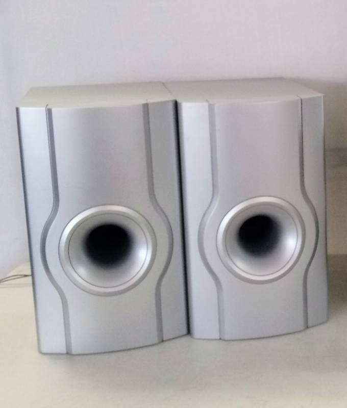lot 5401 image: Shelf Speakers