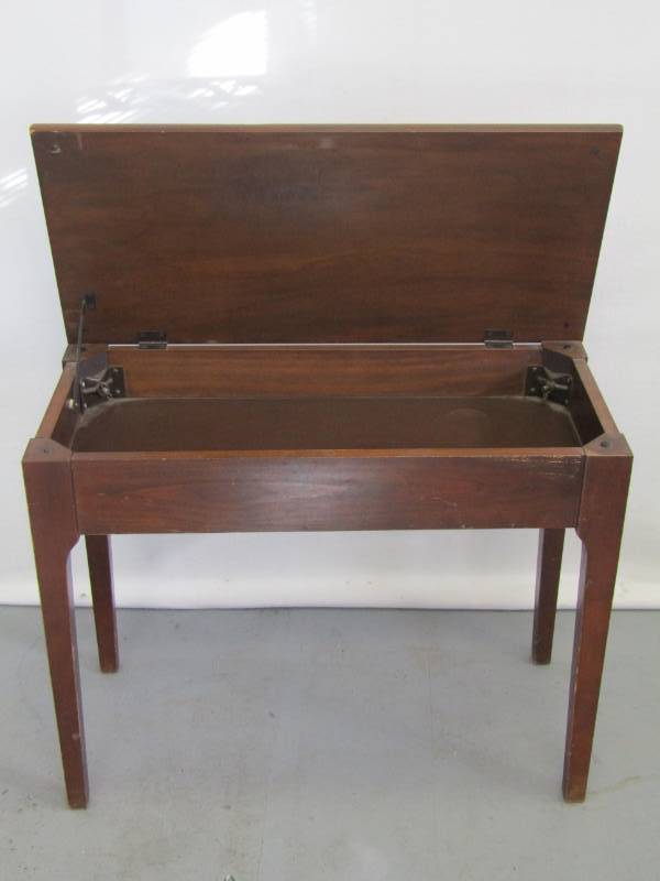 lot 5610 image: Vintage Flip Lid Piano Bench