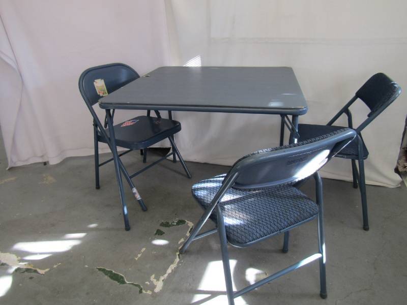 lot 5611 image: 3 Chairs and Fold Out Card Table