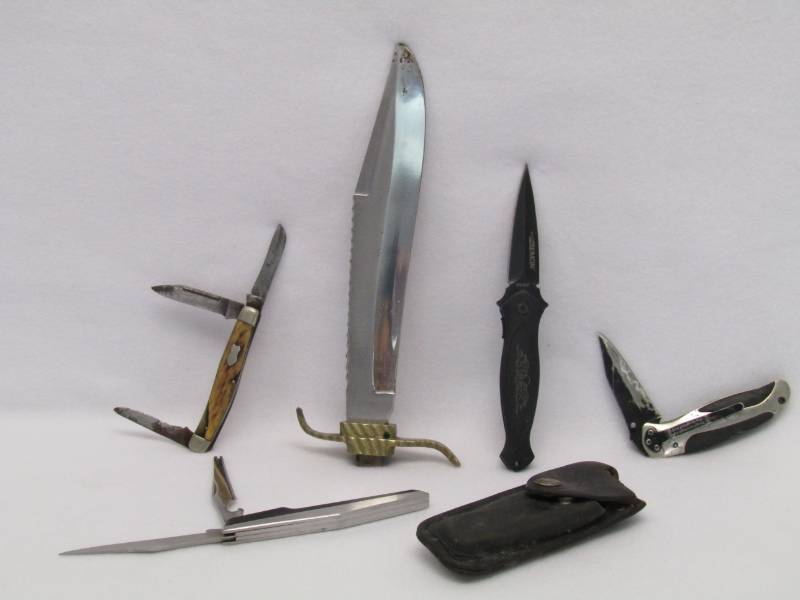 lot 5622 image: Knife Lot