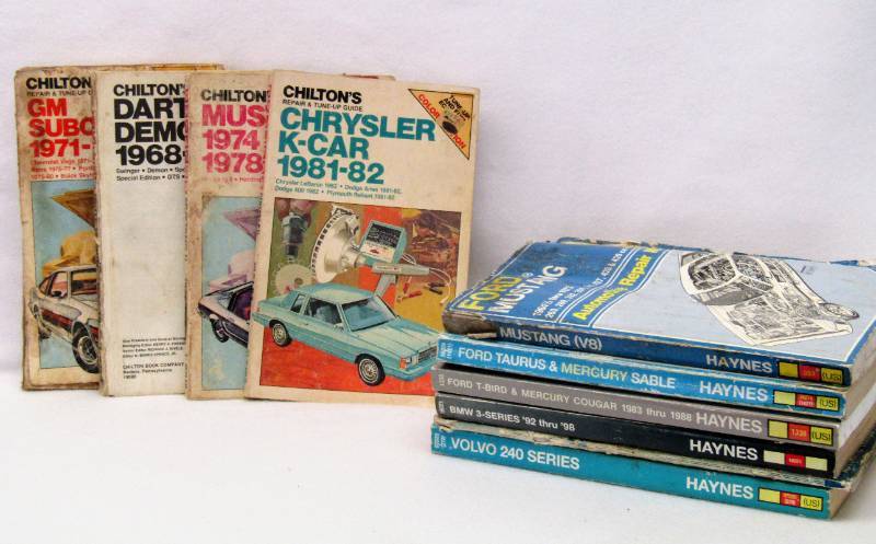 lot 5623 image: Chilton and Haynes Automotive Manuals