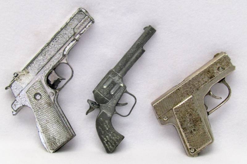 lot 5624 image: Vintage Toy Cap Guns- 3  Including Dick Tracy Model-  Very Cool Pieces
