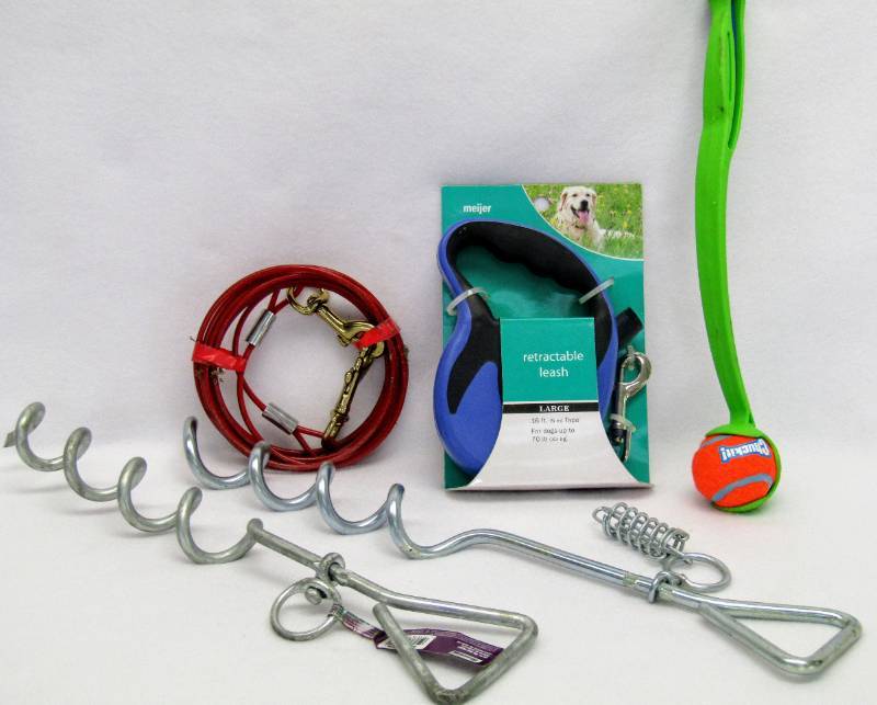 lot 5627 image: Dog Lot-  Stakes Cable  Leash and Toy