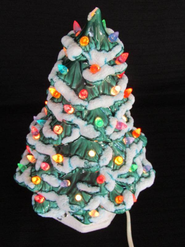 lot 5629 image: Ceramic Christmas Tree With Light