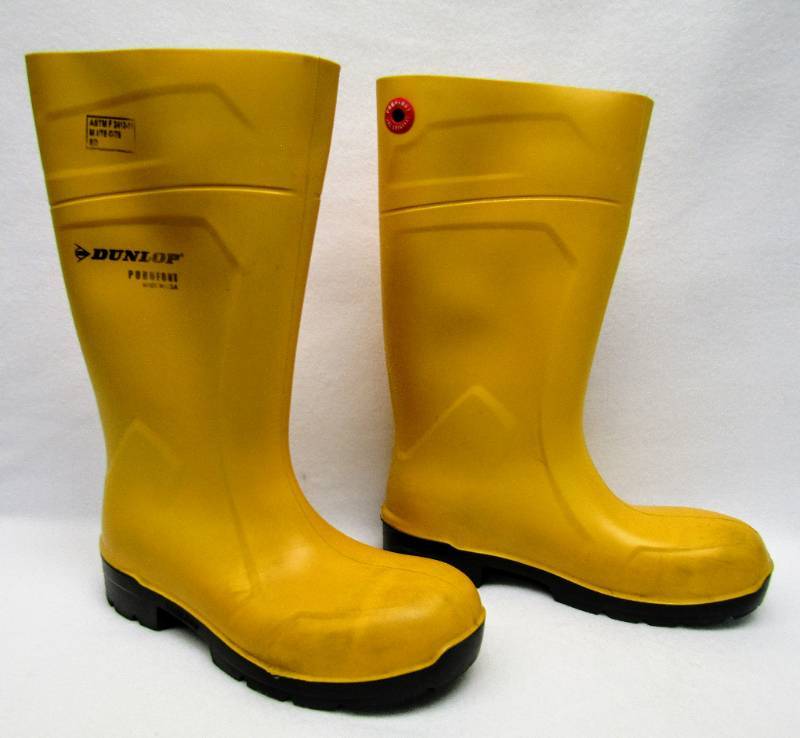 lot 5631 image: Size 9 Rubber Boots- YELLOW
