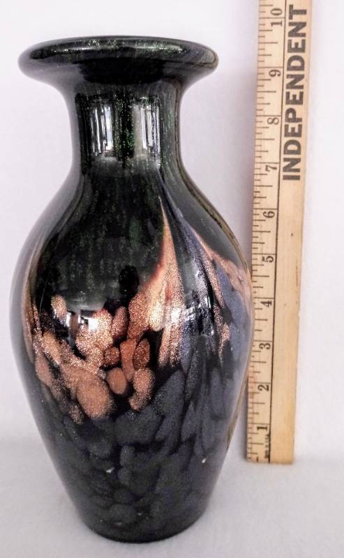 lot 5636 image: Pretty Decorative Vase