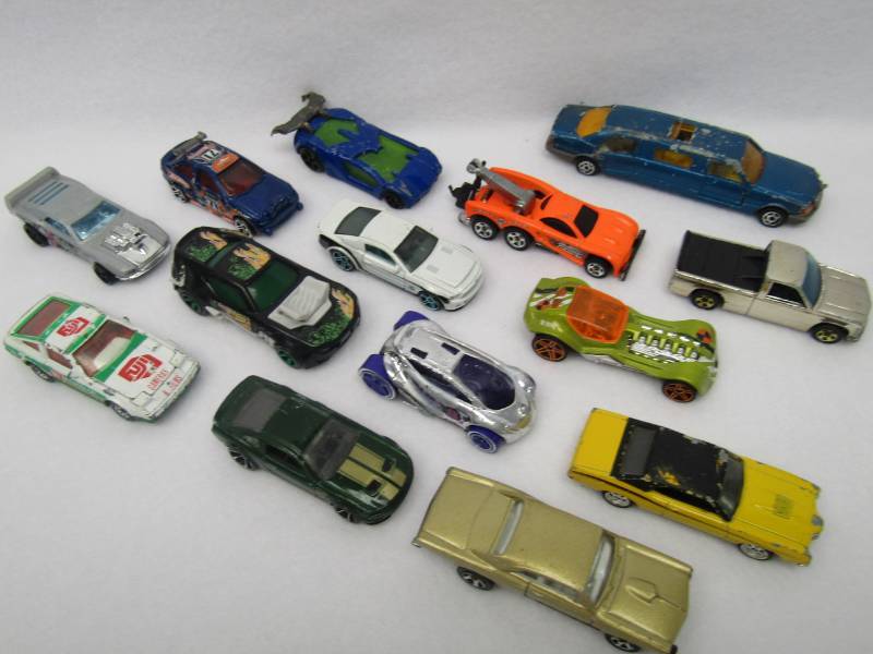 lot 5637 image: Diecast Car  Lot