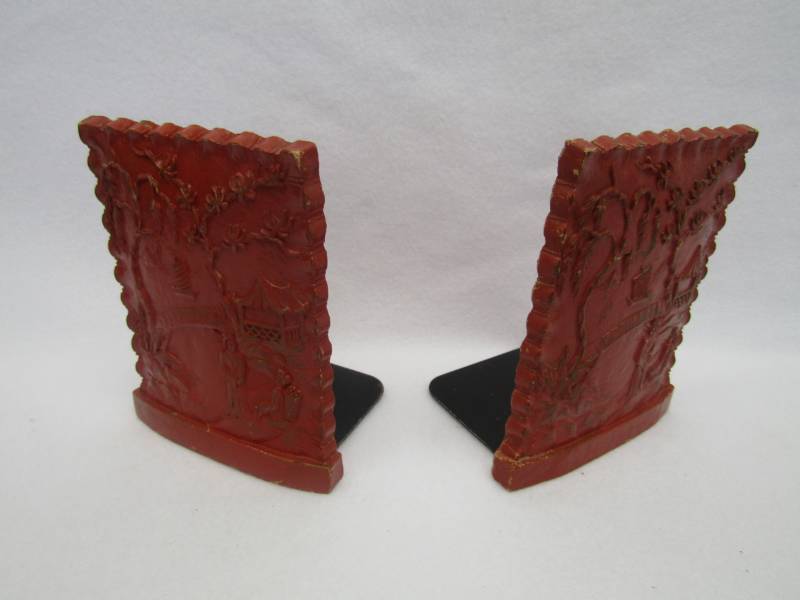lot 5639 image: Decorative Bookends- Oriental Themed