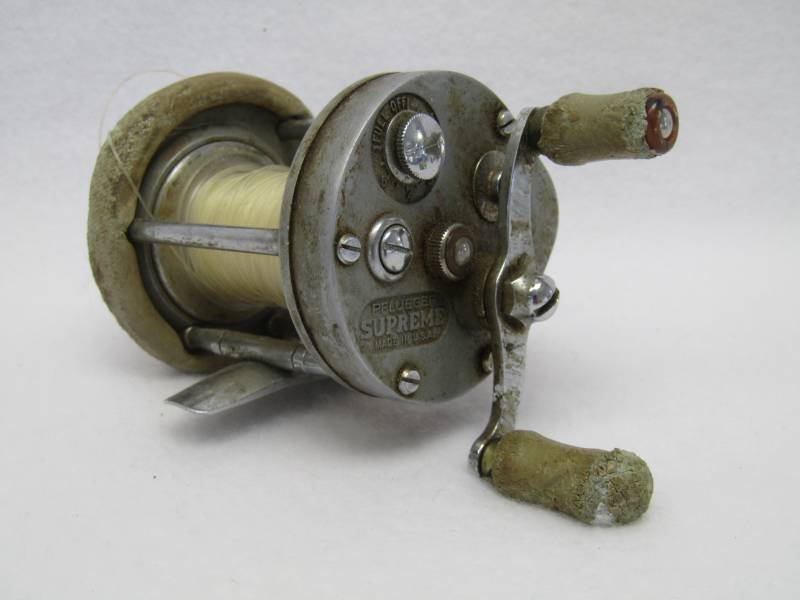 lot 5642 image: Phlueger Supreme Vintage Fishing Reel  Vintage