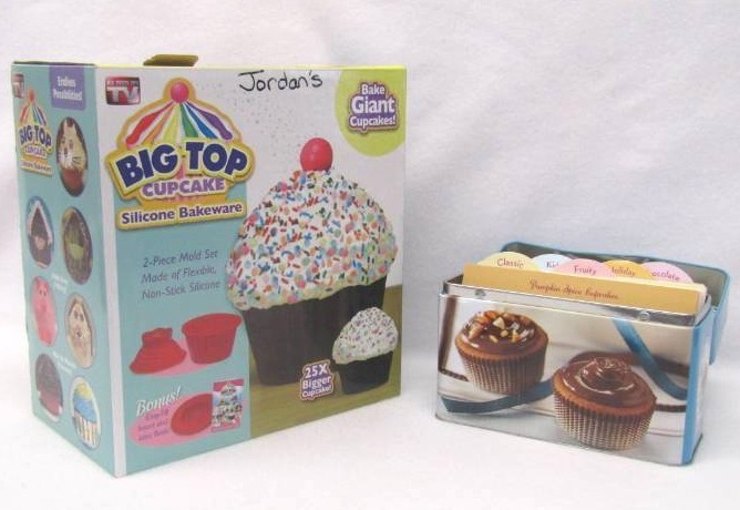 lot 5645 image: Big Cupcake Mold and Recipes-  Holiday Baking Must