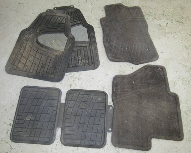 lot 5660 image: Auto Rubber Floormats