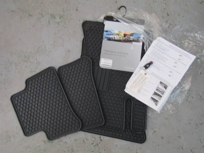 lot 5661 image: NEW  Mercedes Benz E-Class Floormat Set and Bonus KEY  EXPENSIVE