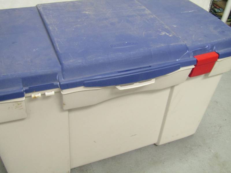 lot 3480 image: Tool Chest- Large Storage Tote