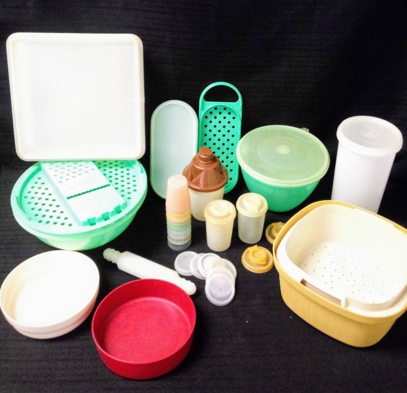 lot 3488 image: HUGE Lot of Vintage Tupperware- Hard To Find