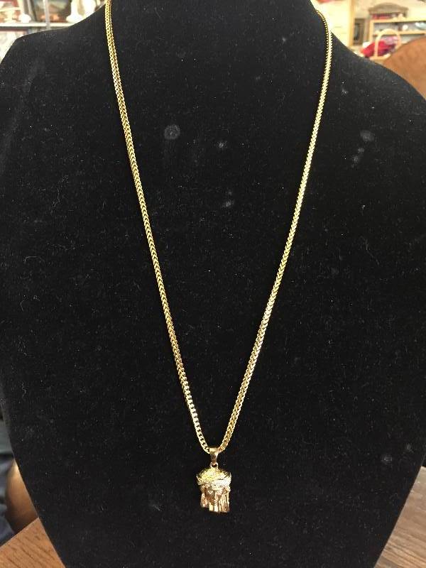 lot 3382 image: 27 18kt gold plated chain with pendant