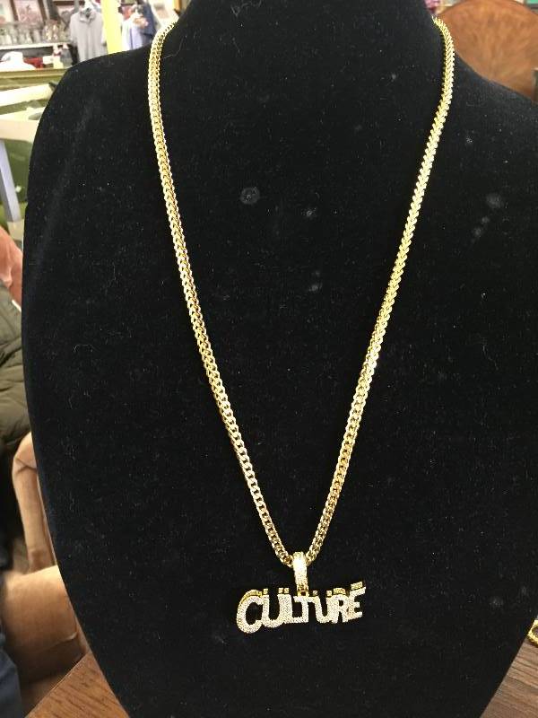 lot 3376 image: 28 18kt gold plated chain with pendant