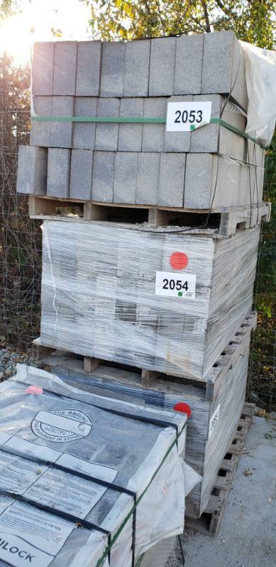 lot 2057 image: Unilock Lineo Random Granite