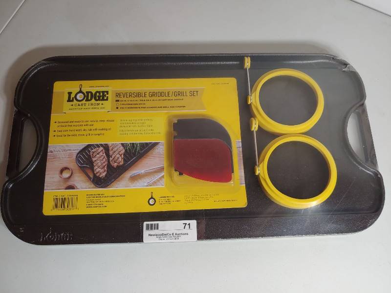 lot 71 image: Lodge Cast Iron GriddleGrill Set