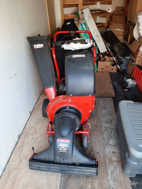 lot 1311 image: Troy-bilt chipper shredder vac - tires need work one extra tire included