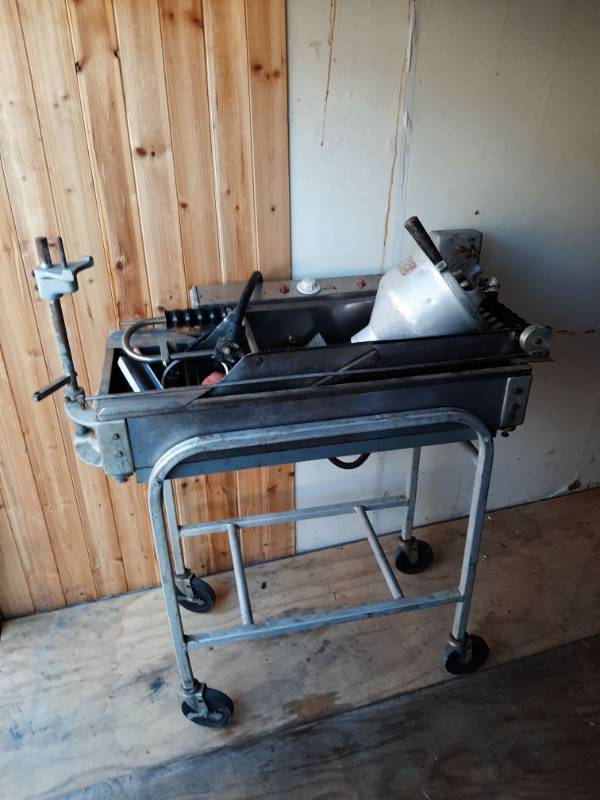 lot 1312 image: Donut maker on rolling court