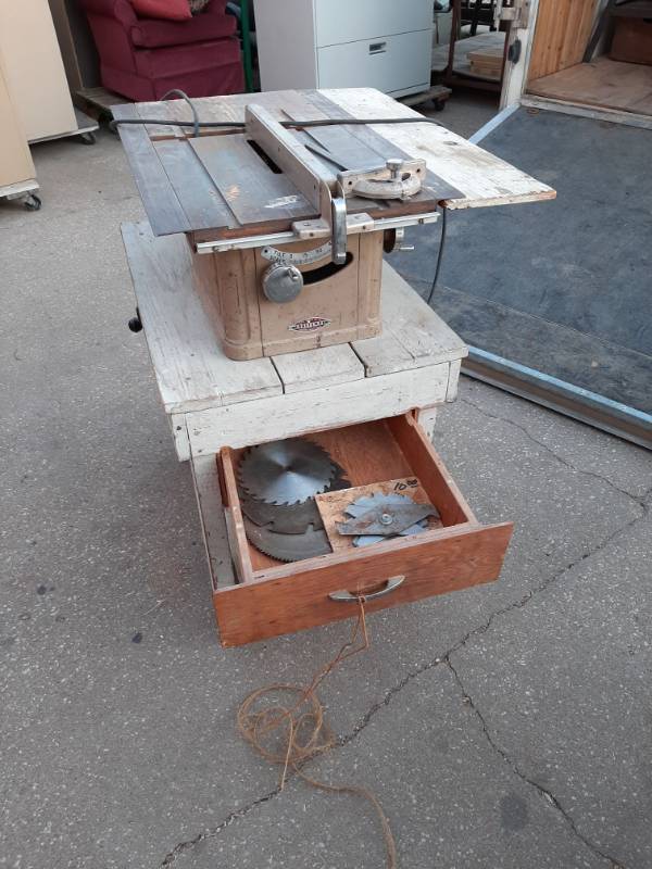 lot 1317 image: Craftsman table saw on stand - works