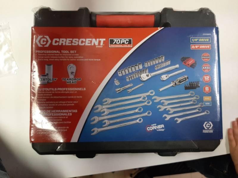lot 1322 image: Crescent 70-Piece Standard SAEMetric Mechanics Tool Set