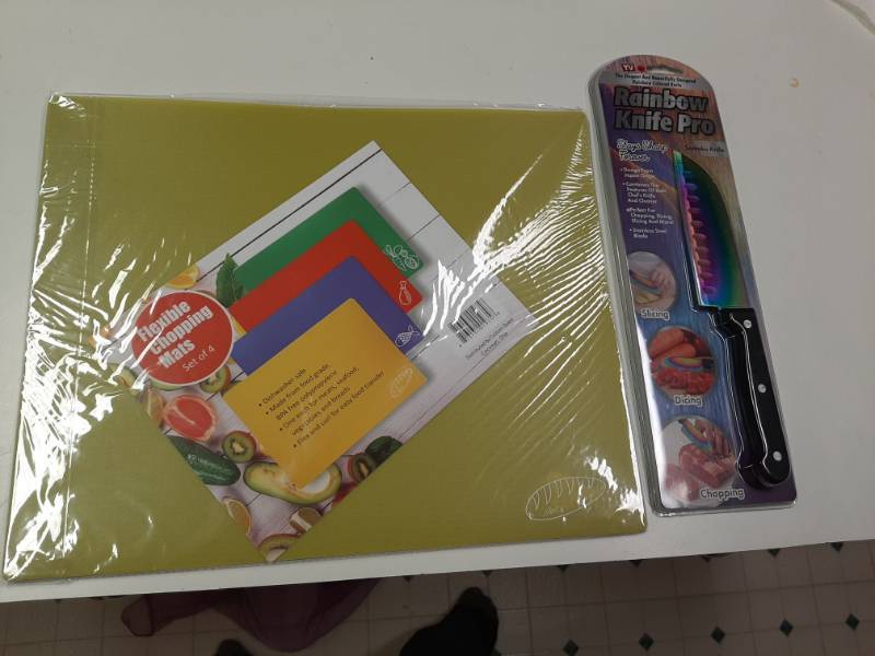 lot 1346 image: Rainbow Knife Pro - Santoku Knife and Set of 4 Flexible Chopping Mats