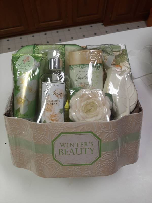 lot 1349 image: Bath Set