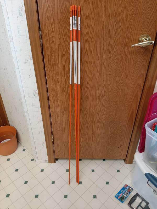 lot 1372 image: (4) Safety Orange 48 Reflective Driveway Markers Snow Stakes Fiberglass 516