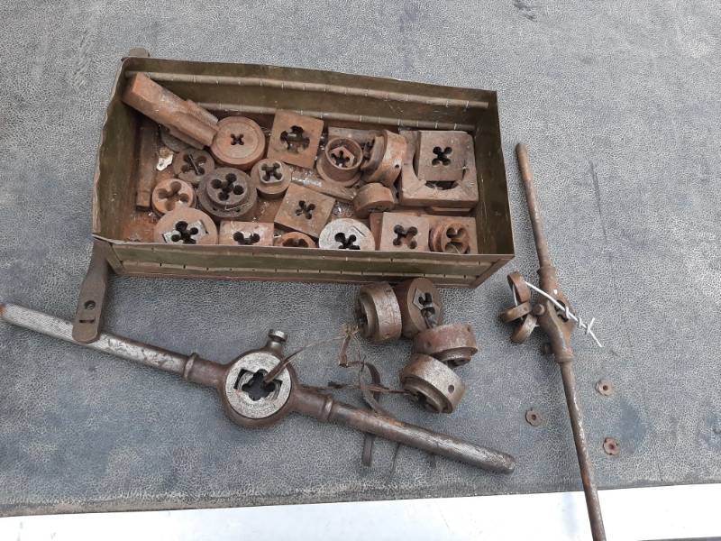 lot 1398 image: Assorted taps and dies