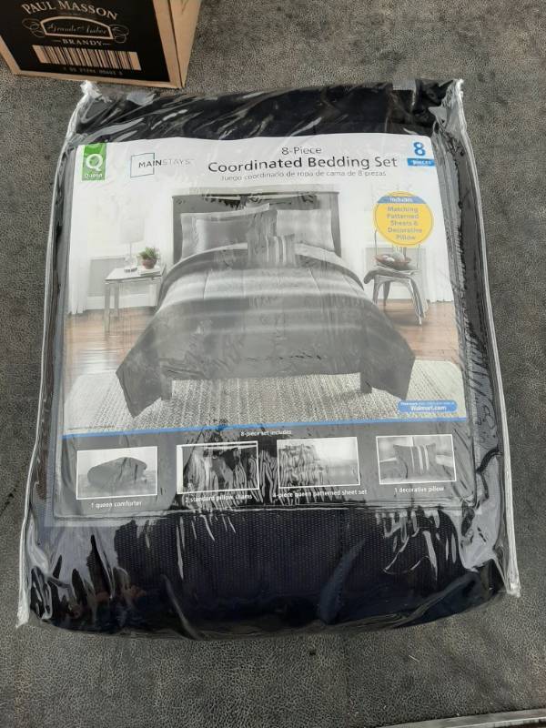 lot 1404 image: Mainstays Queen Size Ombre Grey Bed in a Bag