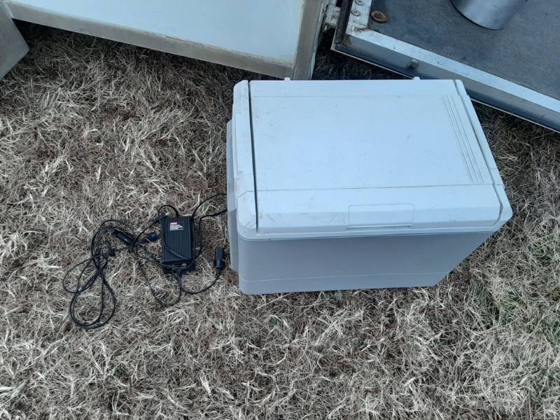 lot 1415 image: Coleman 12V hot  cold cooler with 120 adapter