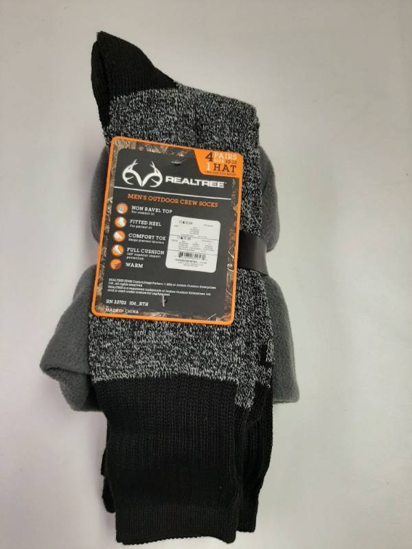 lot 1434 image: Realtree sock and hat gift set