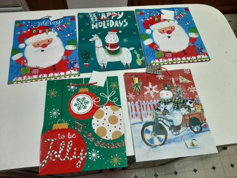 lot 1448 image: (5) Christmas Gift Bags