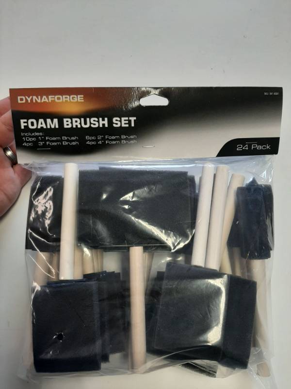lot 1463 image: 24 Piece Foam Brush Set
