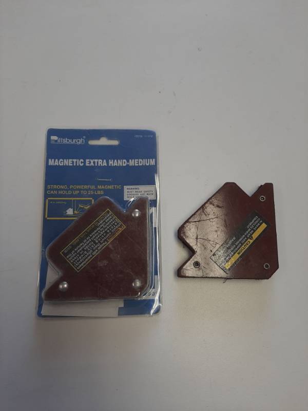 lot 1467 image: 4-34 Multipurpose Magnet Holder
