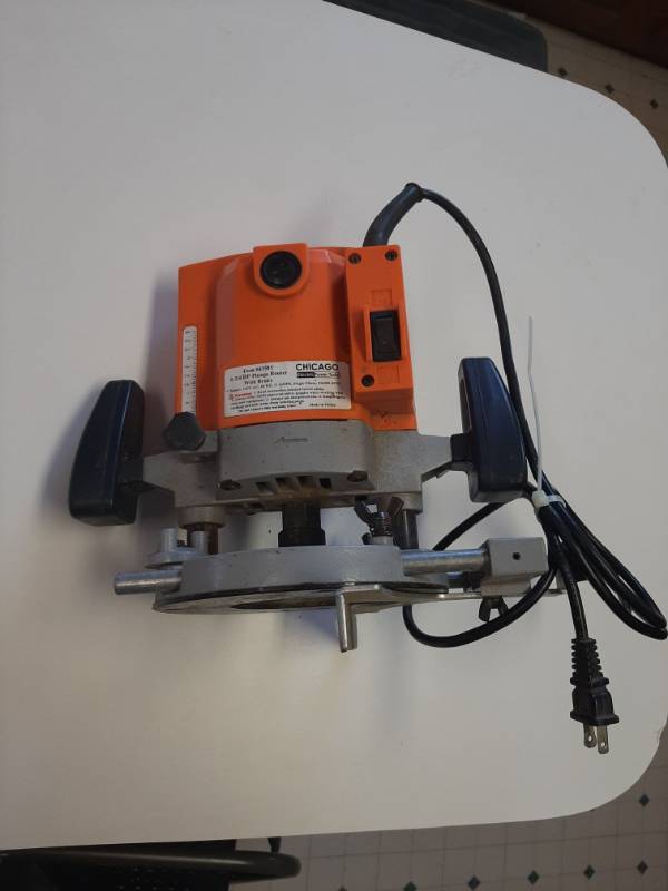 lot 1486 image: 1-34 HP plunge router with brake