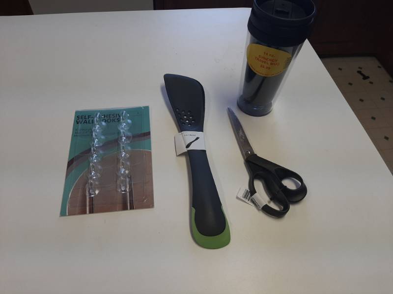lot 1499 image: 10 Pack Wall Hooks Self Adhesive, 5-in-1 Utensil, Stanley Scissors and 14 Oz Travel Mug