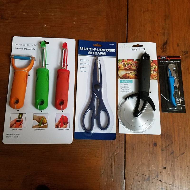 lot 3865 image: 3 piece peeler set, multi-purpose shears, pizza cutter, waiters corkscrew